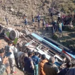 जम्मू-कश्मीर के उधमपुर में बड़ा सड़क हादसा, 100 फीट गहरी खाई में गिरी बस; 16 यात्री घायल